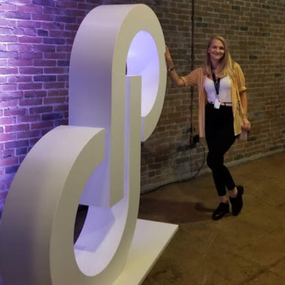 Meet your posher! - Picture 8 of 8